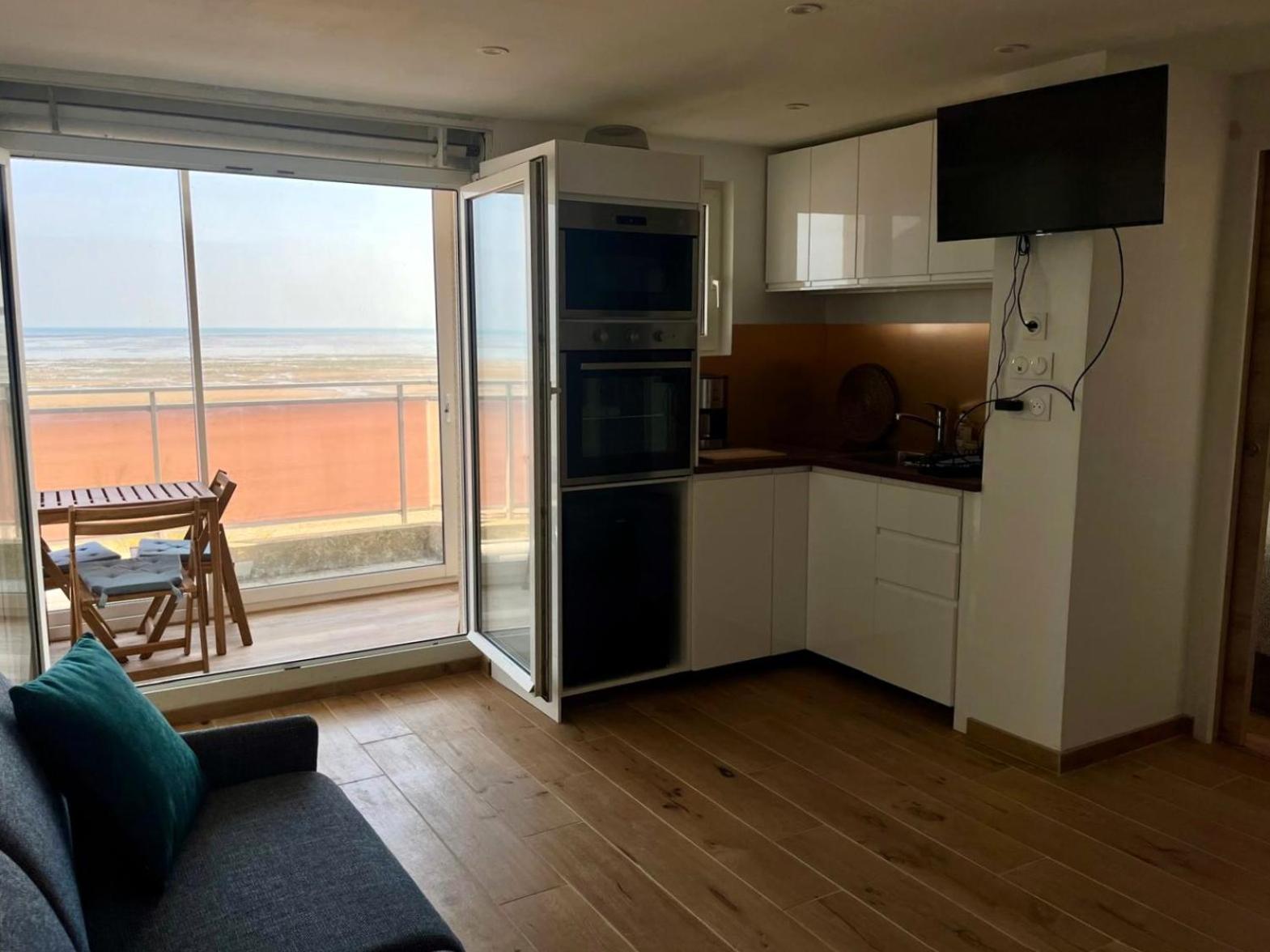 Mettons Les Voiles - Appt Vue Mer Avec Loggia Bernières-sur-Mer Екстериор снимка