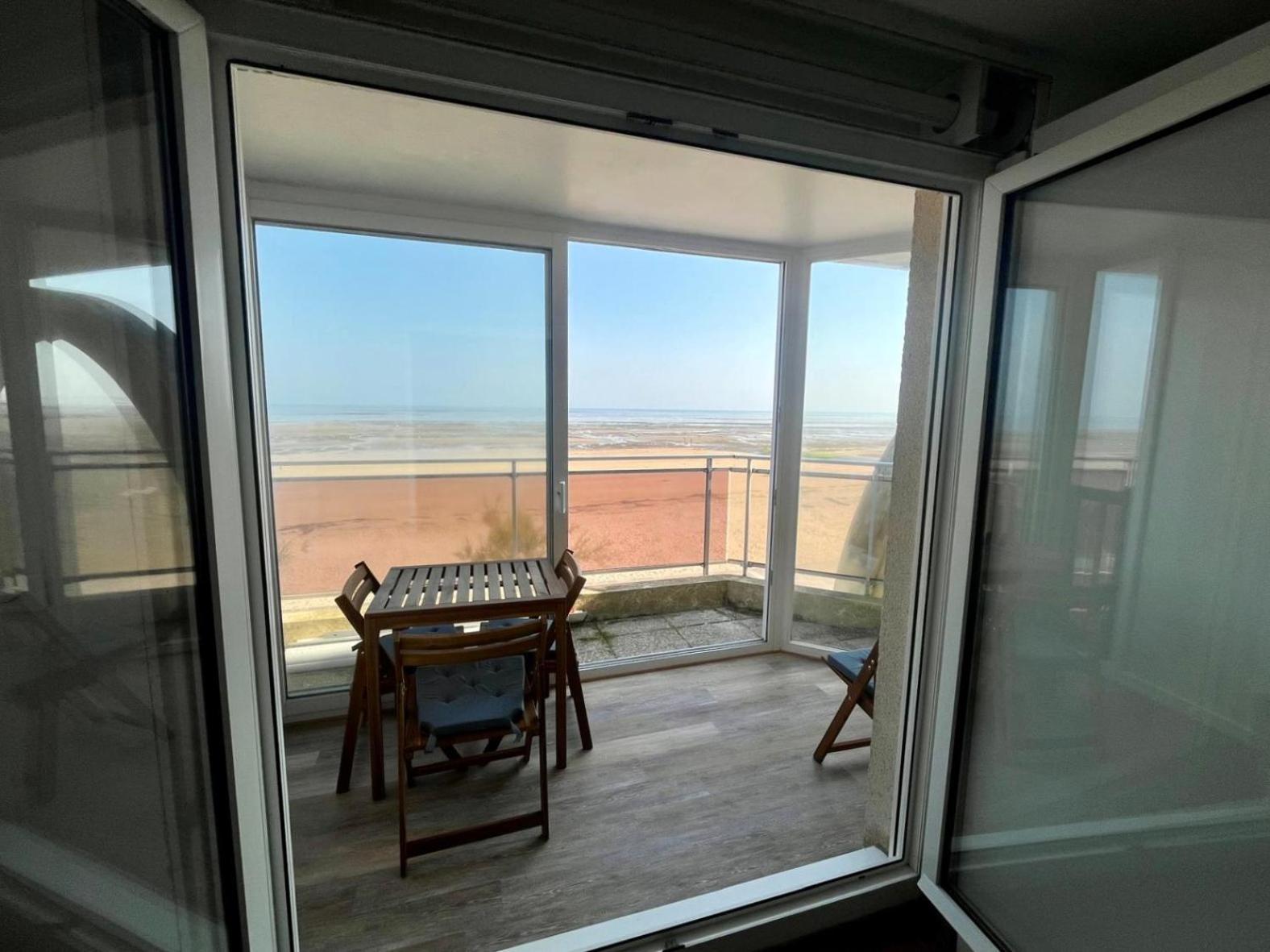 Mettons Les Voiles - Appt Vue Mer Avec Loggia Bernières-sur-Mer Екстериор снимка