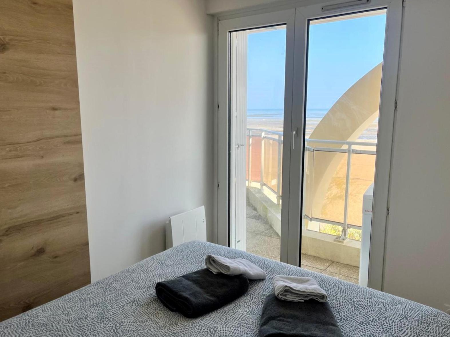 Mettons Les Voiles - Appt Vue Mer Avec Loggia Bernières-sur-Mer Екстериор снимка
