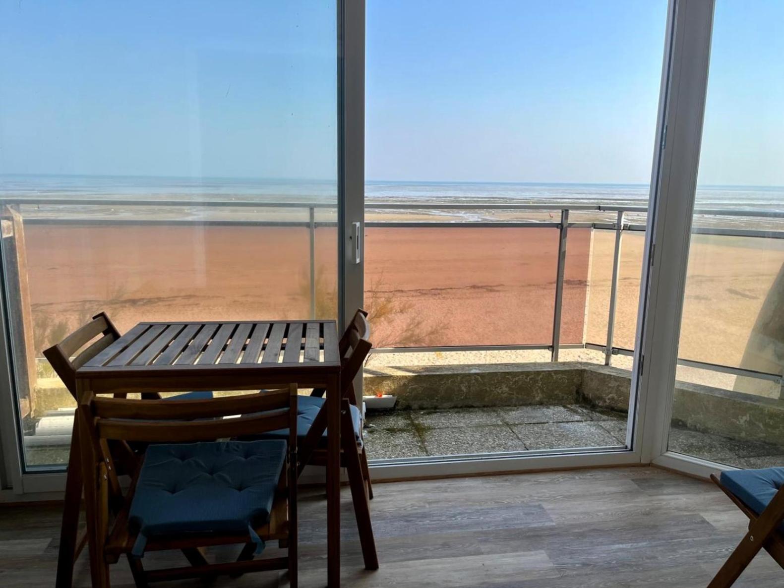 Mettons Les Voiles - Appt Vue Mer Avec Loggia Bernières-sur-Mer Екстериор снимка